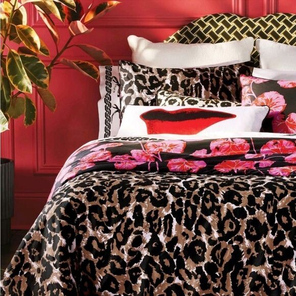 Diane von Furstenberg x Target NEW Leopard & Geranium Leaf Reversible Comforter - Picture 1 of 9